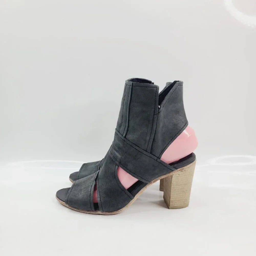 Free People Women's Black Effie‎ Stacked Block Heel Cut Out Ankle Bootie Size 7